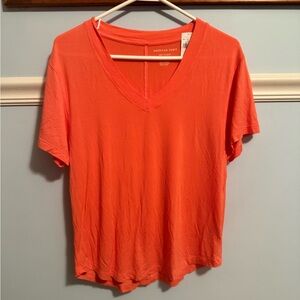 American Eagle Peach Soft and Sexy V-Neck Short Sleeve T-Shirt (small)